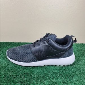 Nike Roshe One Knit AH6801-001 Womens Size 8.5 Black
Cool Grey Running Shoes